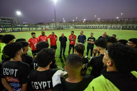 رئيس الاتحاد المصري يحضر مران المنتخب