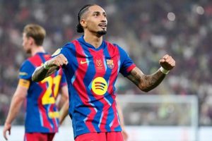 تشابي ألونسو يحذر من رافينيا قبل نهائي السوبر أمام برشلونة