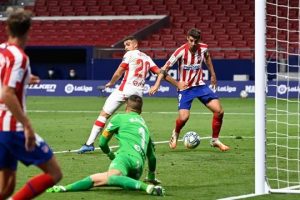 أتلتيكو مدريد يهزم مايوركا بثلاثية ويعزز موقعه في المركز الثالث