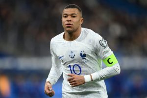 موندو ديبورتيفو تهاجم مبابي وتتهمه بالتمثيل لاصطياد ركلات الجزاء