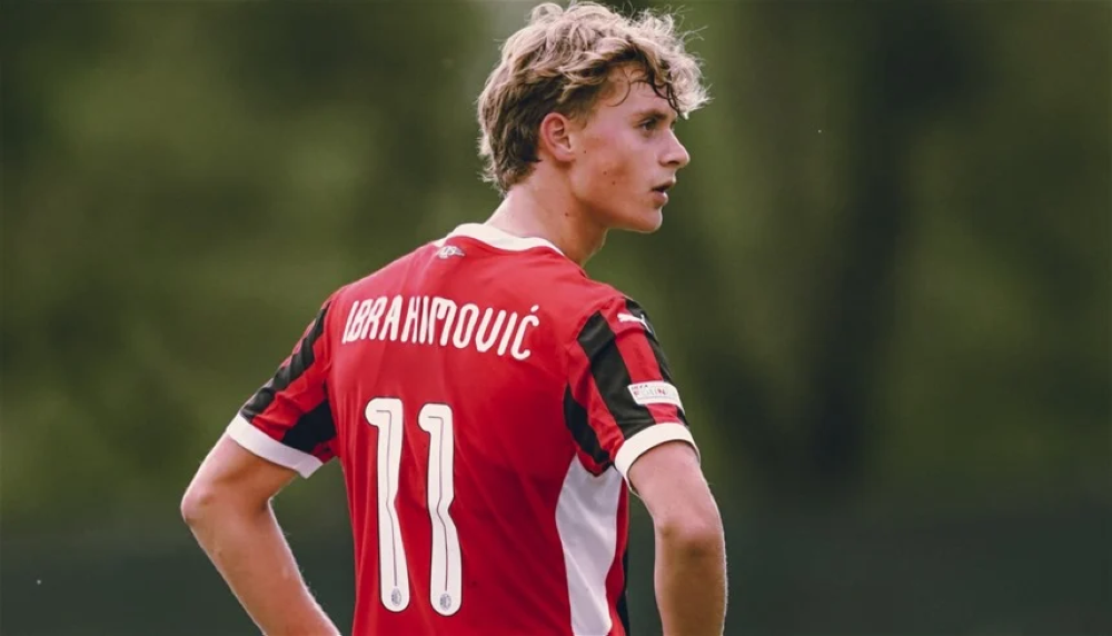 أياكس يضم ماكسيميليان إبراهيموفيتش على سبيل الإعارة من ميلان