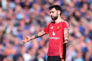 ميرور: مانشستر يونايتد قد يرفع راتب برونو فيرنانديز إلى 400 ألف إسترليني أسبوعيا لمنعه من الرحيل