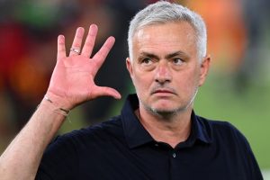 مورينيو يطالب منتقديه بالهدوء بعد الفوز الدراماتيكي لبنفيكا على ريال مدريد