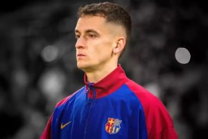 فليك يتمسك بكاسادو ويبدد تكهنات صفقة تبادلية مع يونايتد