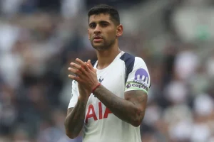 روميرو ينتقد إدارة توتنهام مجددًا: “عدد اللاعبين المتاحين أمر مخزٍ”