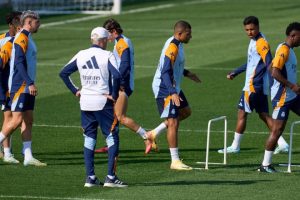 أقنعة الأكسجين تعود في تدريبات ريال مدريد قبل مواجهة فالنسيا